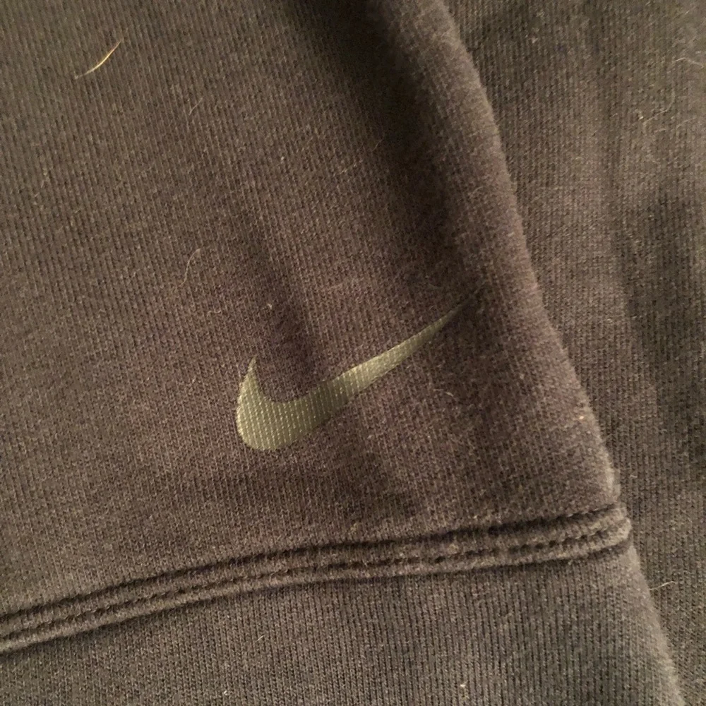 Nike Dri Fit size XL black open V-back long sleeve sweatshirt size Large